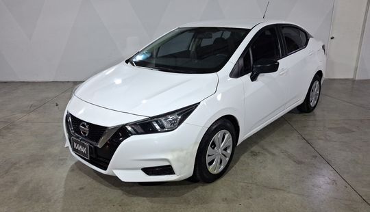 Nissan • Versa