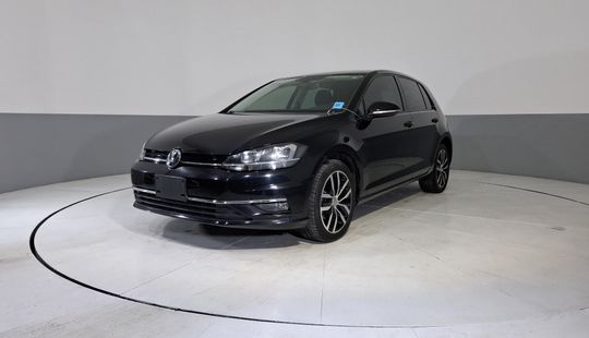 Volkswagen • Golf