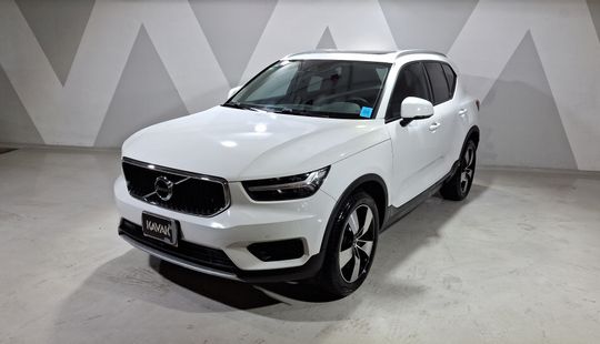 Volvo • XC40