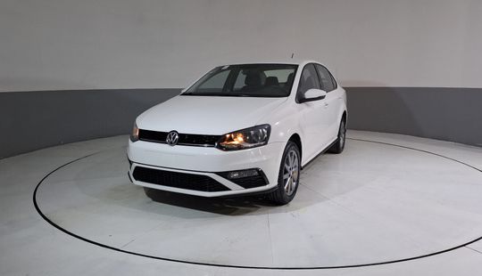 Volkswagen • Vento