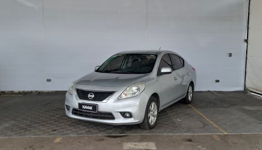 Nissan • Versa