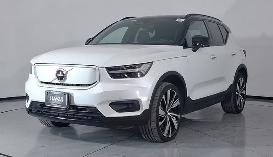 Volvo • XC40