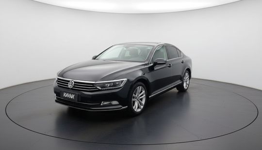Volkswagen • Passat
