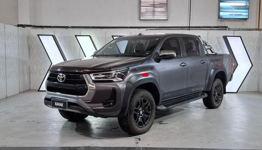 Toyota • Hilux