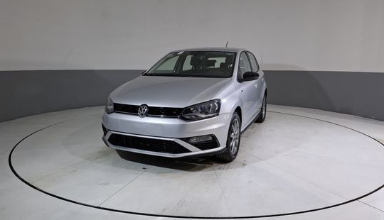 Volkswagen • Polo