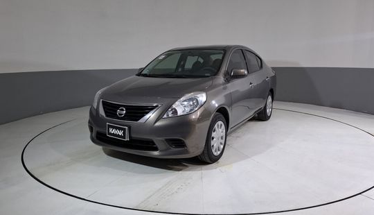 Nissan • Versa