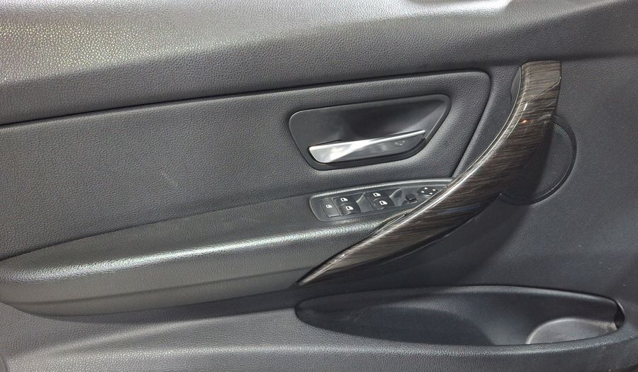 Bmw Serie 3 2.0 320IA LUXURY LINE Sedan 2014