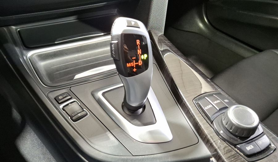Bmw Serie 3 2.0 320IA LUXURY LINE Sedan 2014