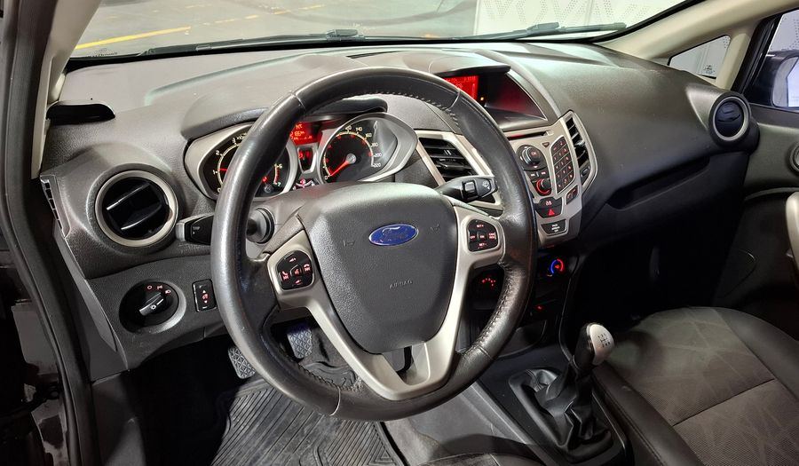 Ford Fiesta Kinetic Design 1.6 16V TITANIUM Hatchback 2012
