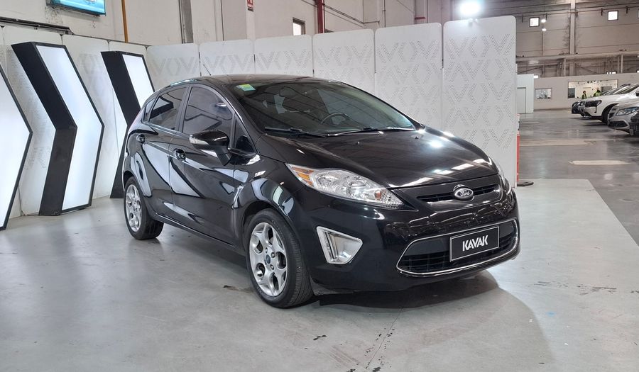 Ford Fiesta Kinetic Design 1.6 16V TITANIUM Hatchback 2012