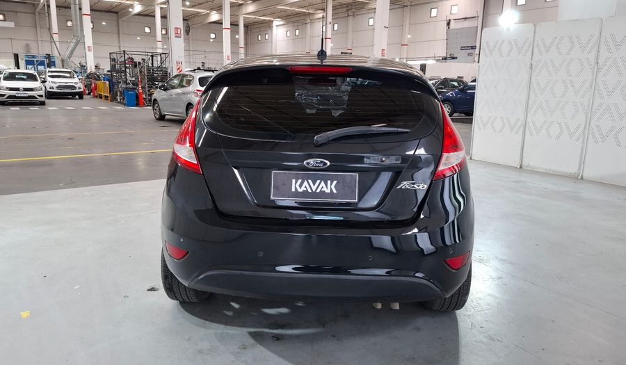 Ford Fiesta Kinetic Design 1.6 16V TITANIUM Hatchback 2012