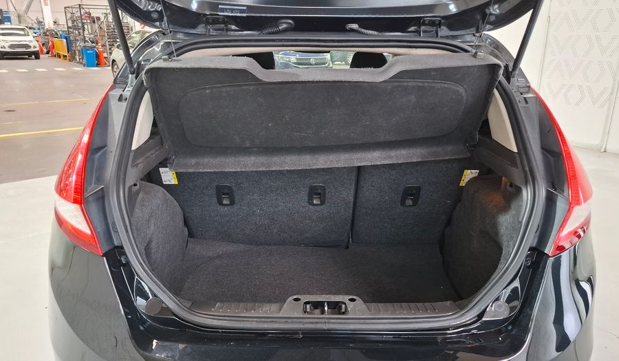 Ford Fiesta Kinetic Design 1.6 16V TITANIUM Hatchback 2012