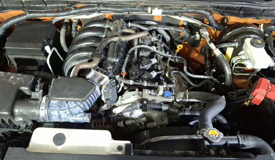 Nissan Np300 2.5 PLATINUM LE AC Pickup 2020