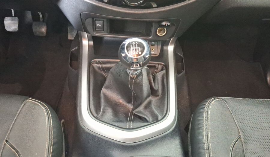 Nissan Np300 2.5 PLATINUM LE AC Pickup 2020