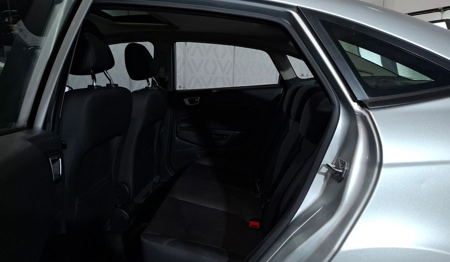 Ford Fiesta Kinetic Design 1.6 SE PLUS Sedan 2015