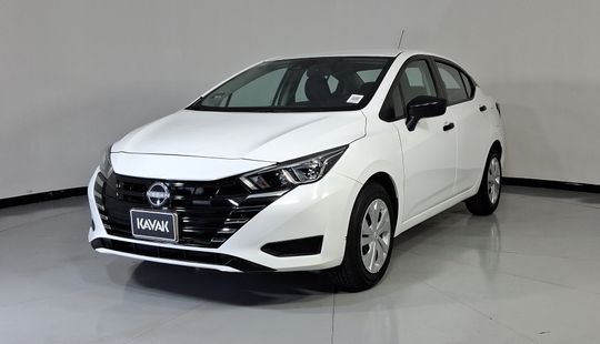 Nissan • Versa