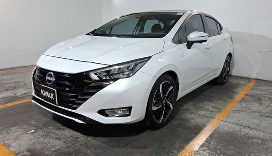 Nissan • Versa