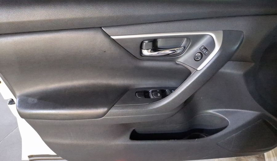 Nissan Altima 2.5 ADVANCE NAVI CVT Sedan 2017