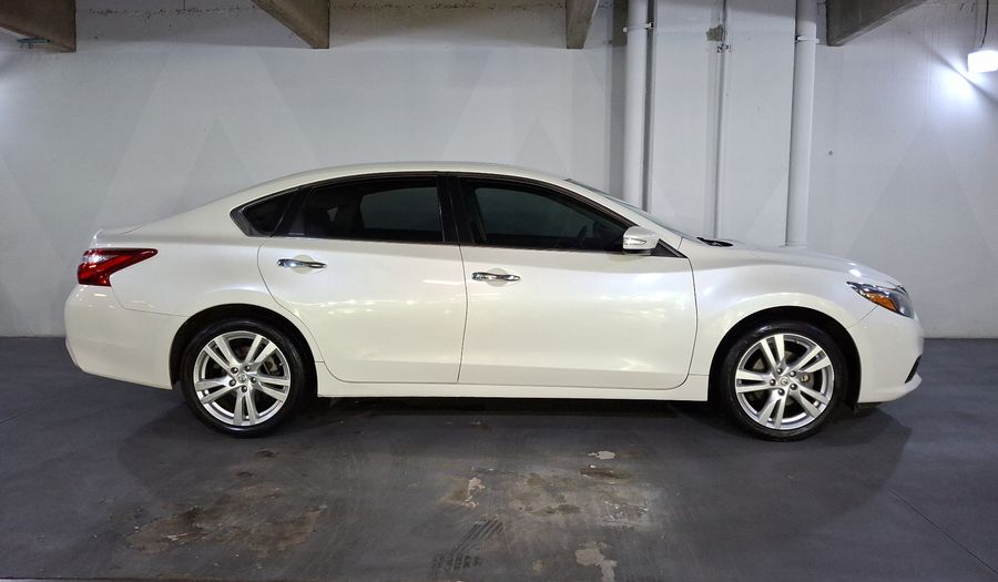 Nissan Altima 2.5 ADVANCE NAVI CVT Sedan 2017