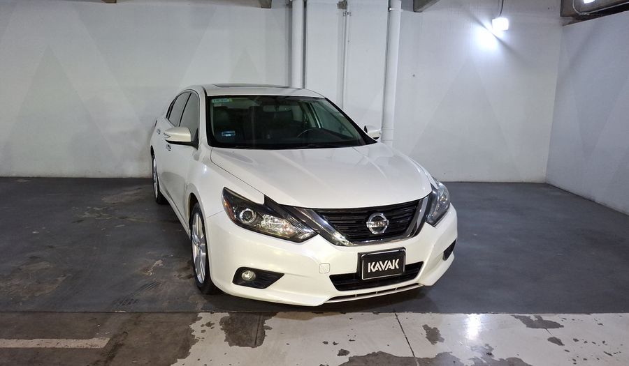Nissan Altima 2.5 ADVANCE NAVI CVT Sedan 2017
