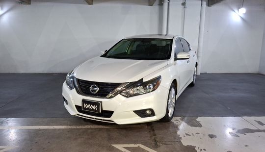 Nissan • Altima