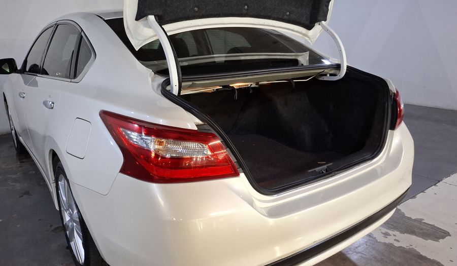 Nissan Altima 2.5 ADVANCE NAVI CVT Sedan 2017