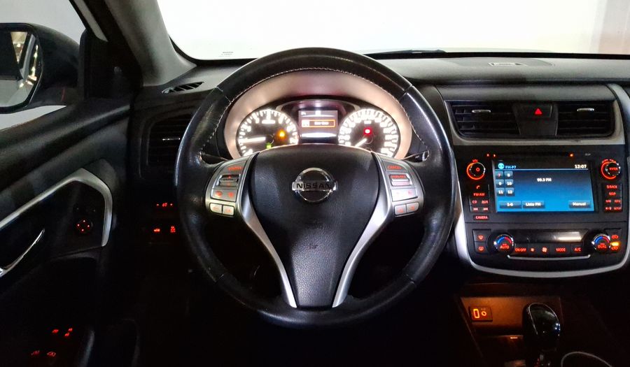 Nissan Altima 2.5 ADVANCE NAVI CVT Sedan 2017