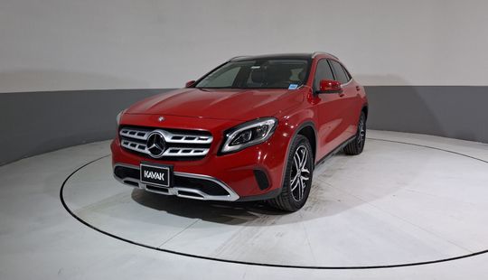 Mercedes Benz • Clase GLA