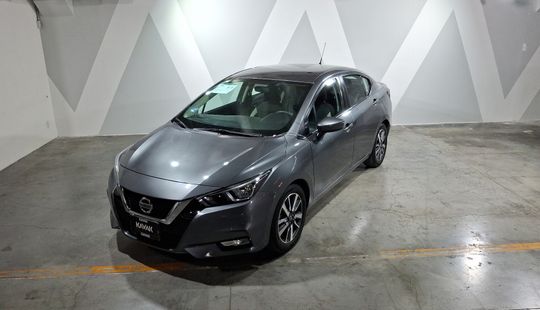 Nissan • Versa