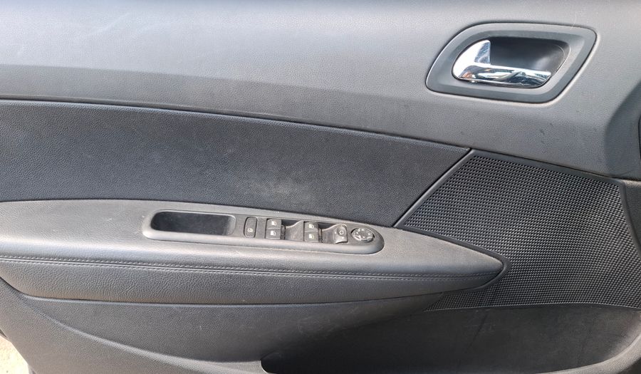 Peugeot 308 1.6 HDI FELINE Hatchback 2013