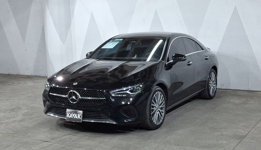 Mercedes Benz • Clase CLA