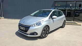 Peugeot • 208