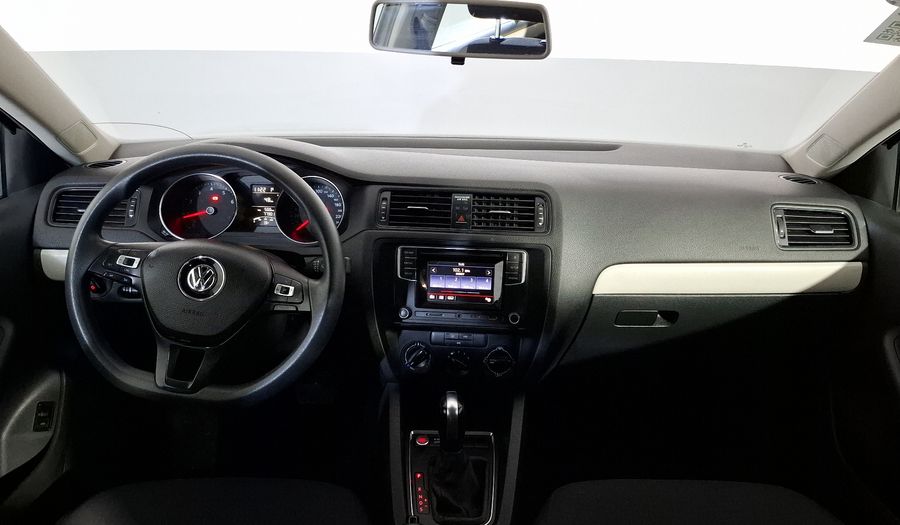 Volkswagen Jetta 2.5 COMFORTLINE TIP. BOLSAS AIRE DEL. Sedan 2017