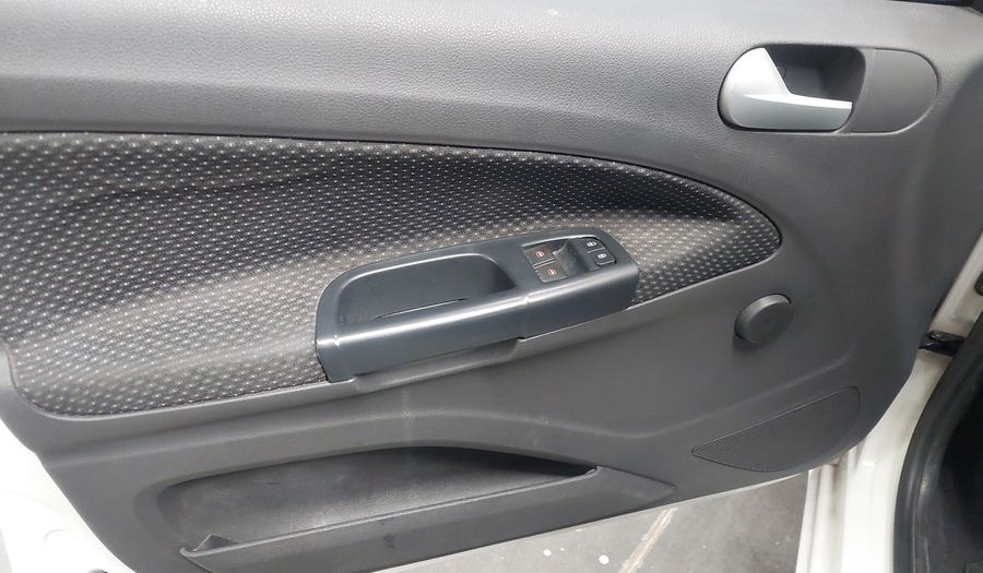 Volkswagen Voyage 1.6 TRENDLINE MY17 Sedan 2016