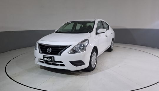 Nissan • Versa