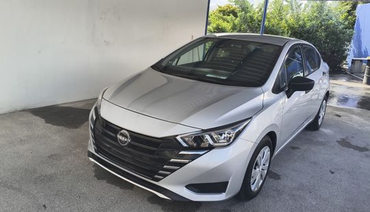 Nissan • Versa