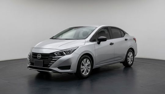 Nissan • Versa