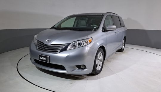 Toyota • Sienna