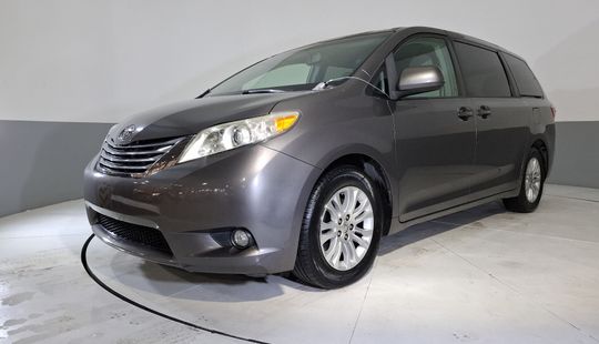 Toyota • Sienna