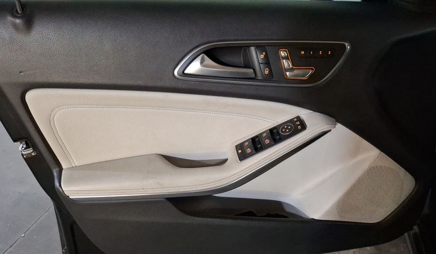 Mercedes Benz Clase A 1.6 200 URBAN DCT Hatchback 2018
