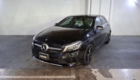 Mercedes Benz • Clase A