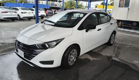 Nissan • Versa