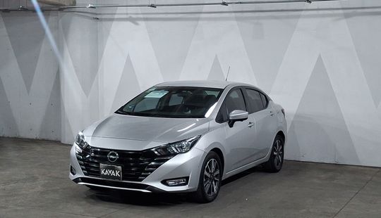Nissan • Versa