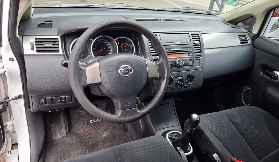 Nissan Tiida VISIA Hatchback 2010