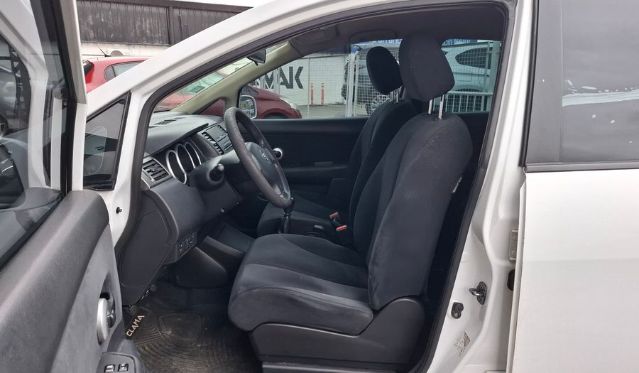 Nissan Tiida VISIA Hatchback 2010
