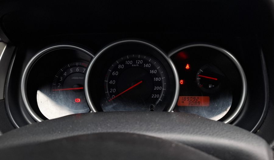 Nissan Tiida VISIA Hatchback 2010