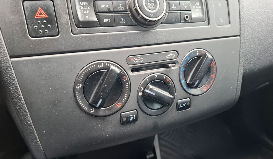 Nissan Tiida VISIA Hatchback 2010