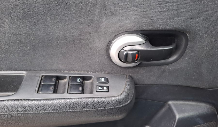Nissan Tiida VISIA Hatchback 2010