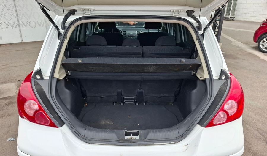Nissan Tiida VISIA Hatchback 2010