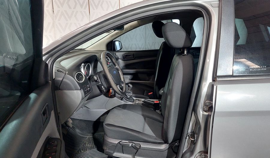 Ford Focus Ii 1.6 TREND Hatchback 2012